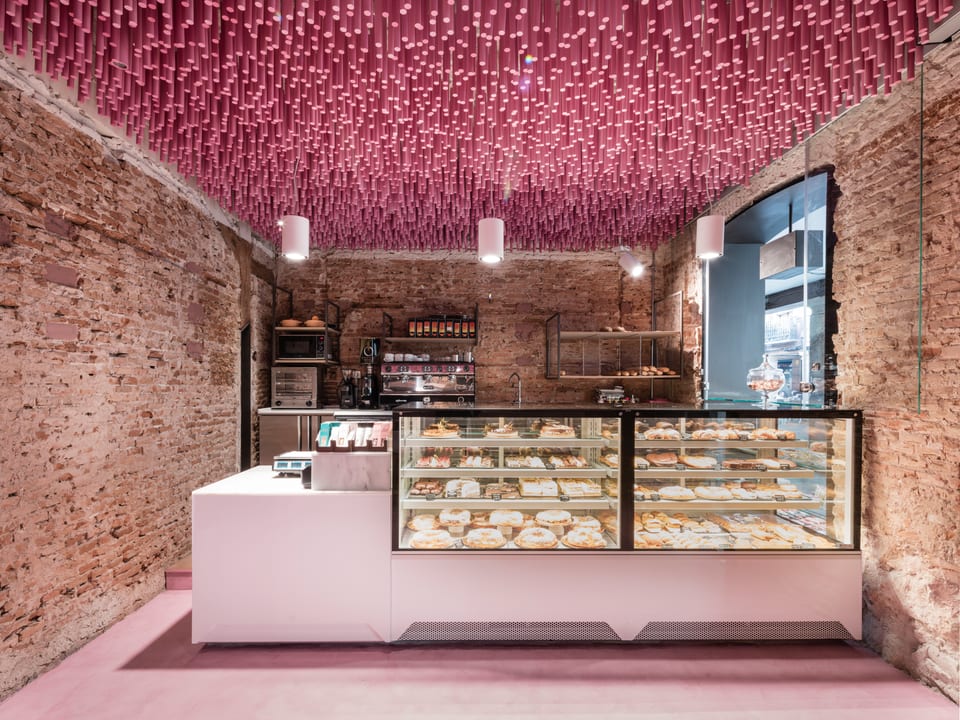 Interior histórico de la tienda Fast Pan y Pasteles de Alcalá de Henares