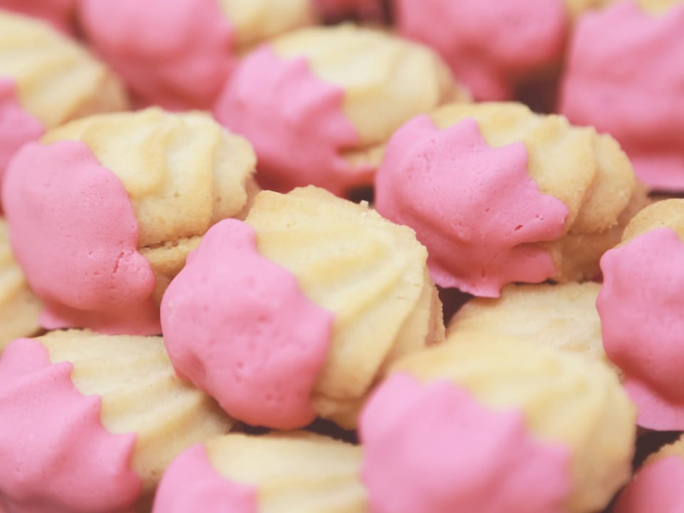 Pastas de té de mantequilla con baño rosa